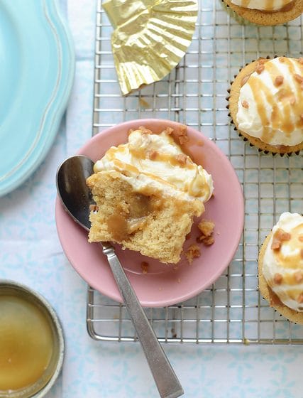 Wonderful Cupcake Recipes From Scratch For These Yummy Brown Sugar Butterscotch Cupcakes