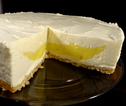 A Creamy Dreamy Surprise For This Lemon Cheesecake