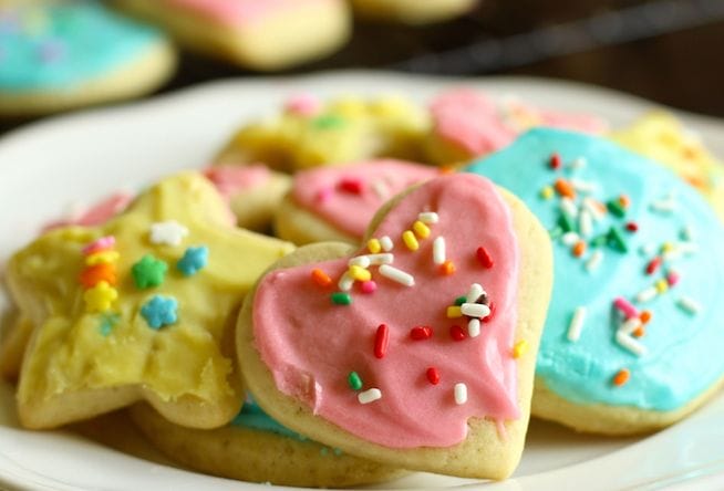 A Yummy Sugar Cookie Recipe For These Soft Frosted Sugar Cookies