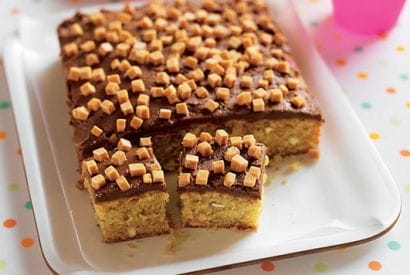 Thumbnail for An Easy Fudge Recipe For These Cake Bars