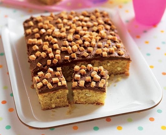 An Easy Fudge Recipe For These Cake Bars