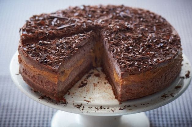 A Wonderful Recipe For This Caramel Chocolate Cheesecake
