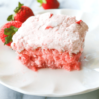 What A Great Strawberry Cake Recipe In This Strawberries And Cream Sheet Cake