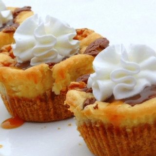 Wonderful Mini Cheesecakes In This Snickers-Caramel Recipe
