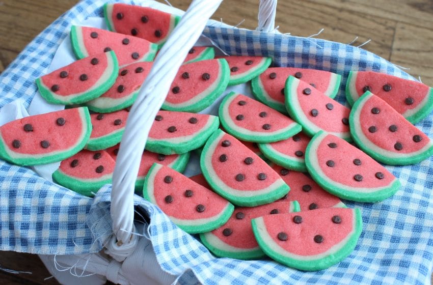 Do You Love Easy Cookie Recipes ? Then Try These Fun Watermelon Cookies!