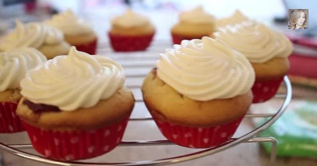 Delicious Strawberry Cupcakes With Cream Cheese Frosting