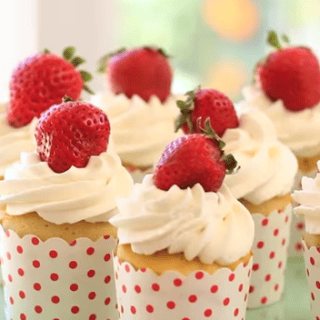 A Delicious Recipe For These Strawberry Shortcake Cupcakes