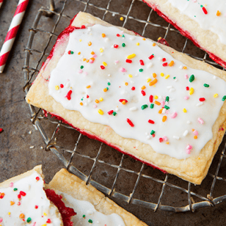 Love These Strawberry Homemade Pop Tarts