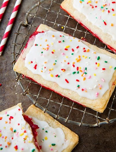 Love These Strawberry Homemade Pop Tarts