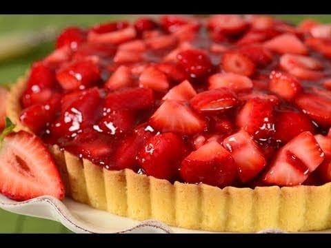An Amazing Summery Strawberry Pie To Make