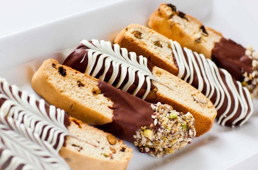 A Easy Biscotti Recipe With Pistachios & Cranberries