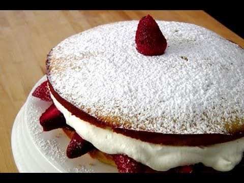 How To Make A Really Divine Strawberry Cake