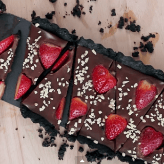 An Amazing Looking Chocolate Strawberry Tart ...That Requires No Baking