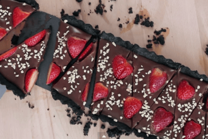 Thumbnail for An Amazing Looking Chocolate Strawberry Tart …That Requires No Baking