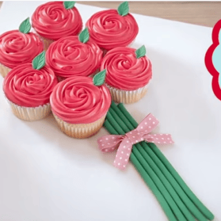 What A Beautiful Rose Bouquet Cupcake Cake