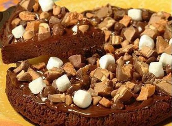 Love To Make A Sweet Pizza Recipe? ..Then Try These Peanut Buster Style One