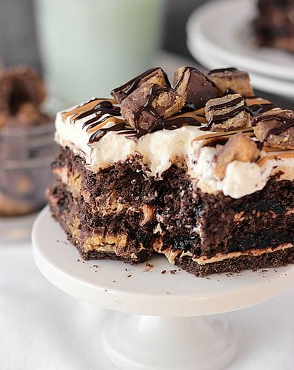 Chocolate Peanut Butter Cup Lasagna