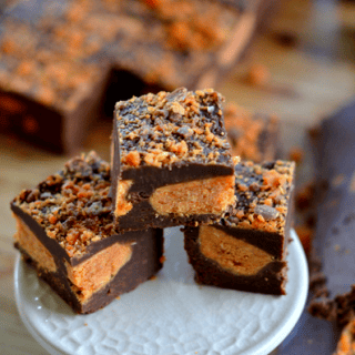 A Really Easy Peanut Butterfinger Fudge Recipe To Make