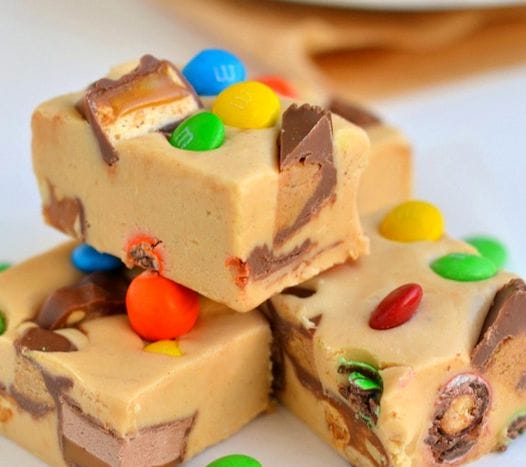 So Yummy Looking Peanut Butter Candy Bar Fudge Recipe