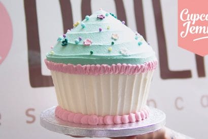 Thumbnail for How To Make Giant Cupcake Party Cake