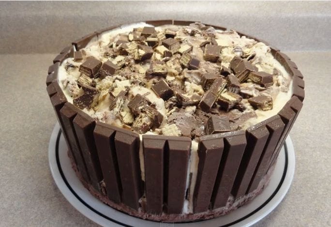 Love This Kit Kat Candy Bar Ice Cream Cake Recipe