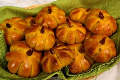 Thumbnail for How To Make This Amazing Pumpkin Roll Recipe