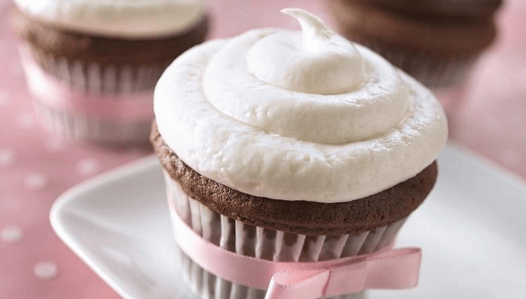 Love These Chocolate Cupcakes With White Truffle Frosting