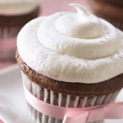 Love These Chocolate Cupcakes With White Truffle Frosting
