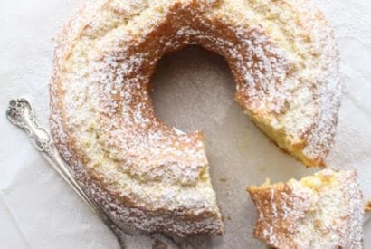 Thumbnail for How To Make This Italian Fresh Cream Lemon Cake