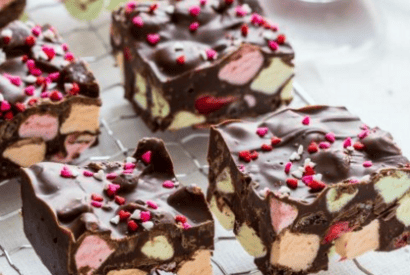 Thumbnail for How To Make This Delicious Strawberry Marshmallow Fudge