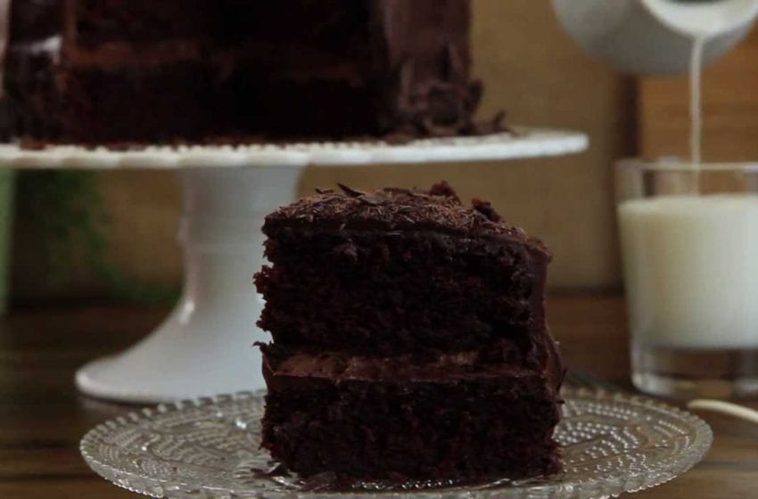 A Really Easy Mayonnaise Chocolate Cake Recipe