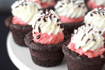 Thumbnail for Love These Peppermint Cream Pie Cookie Cups