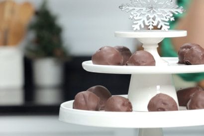 Thumbnail for Love These No-Bake Chocolate Mint Snowballs
