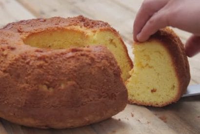 Thumbnail for Delicious 2 Ingredient Pineapple Cake