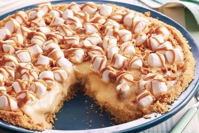 Thumbnail for Yummy No Bake Peanut Butter Banana Pie