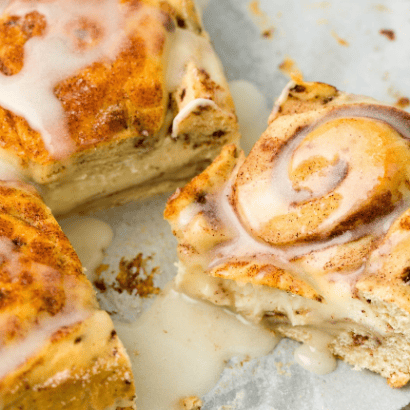 Cinnamon Roll Cheesecake Bars