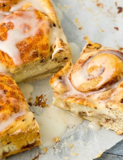 Cinnamon Roll Cheesecake Bars