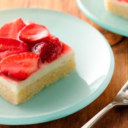 Strawberries & Cream Dessert Squares