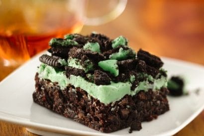 Thumbnail for How To Make These Fudge-Mint Oreo Cookie Bars