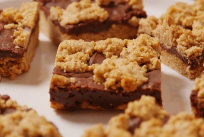 Thumbnail for Yummy Chocolate Crumble Bars