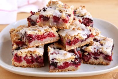 Thumbnail for Exciting New Recipe For These Easy Berry Cobbler Bars That You Just Have To Make