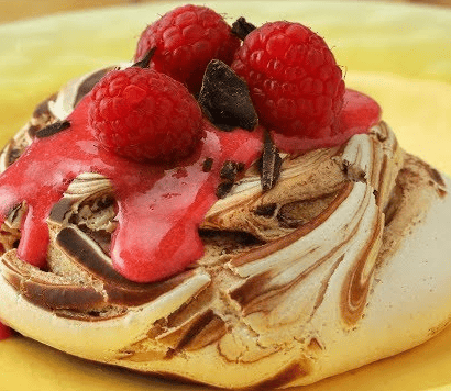 mini chocolate pavlova