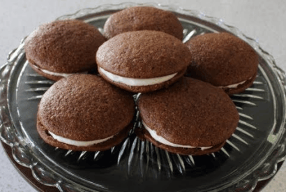 Thumbnail for Try These Amazing Gingerbread Cookies Stuffed With Cream Cheese Filling Recipe