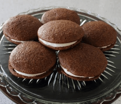 Try These Amazing Gingerbread Cookies Stuffed With Cream Cheese Filling