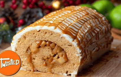 What An Awesome Homemade Caramel Apple Pie Roll