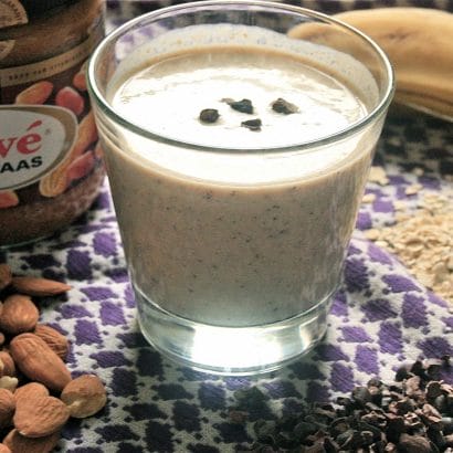 Live Healthier With This Banana Almond Smoothie Recipe