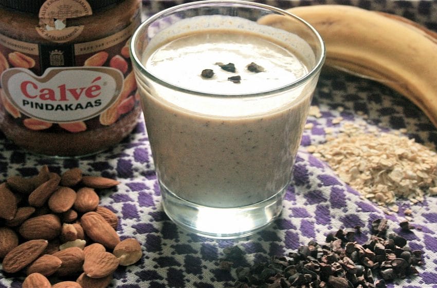 Live Healthier With This Banana Almond Smoothie Recipe
