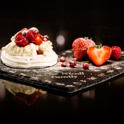 Meringue with Fresh Fruits