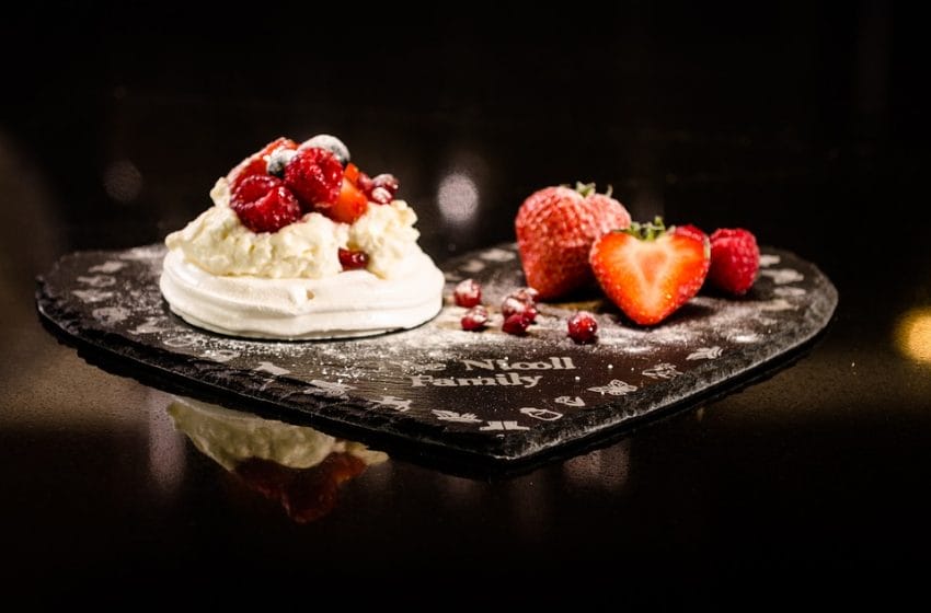 Meringue with Fresh Fruits